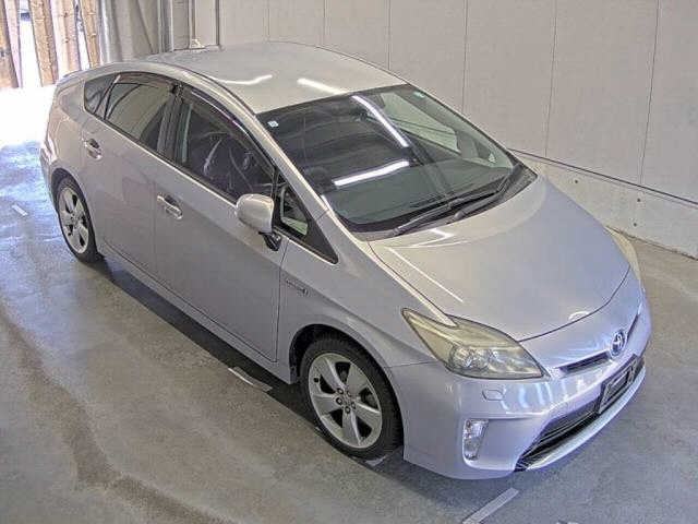 TOYOTA PRIUS — фото
