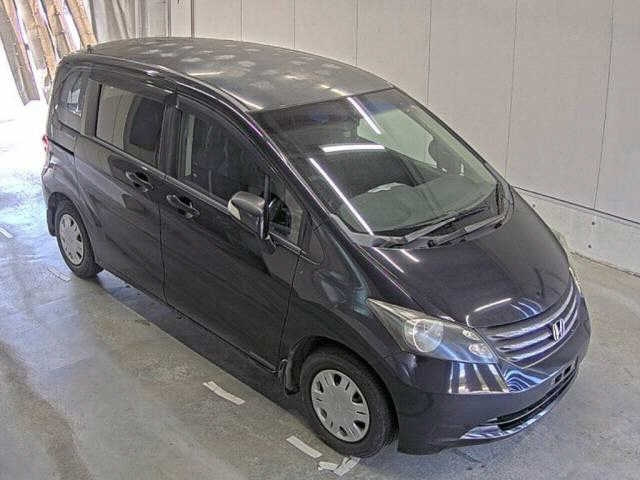 HONDA FREED — фото