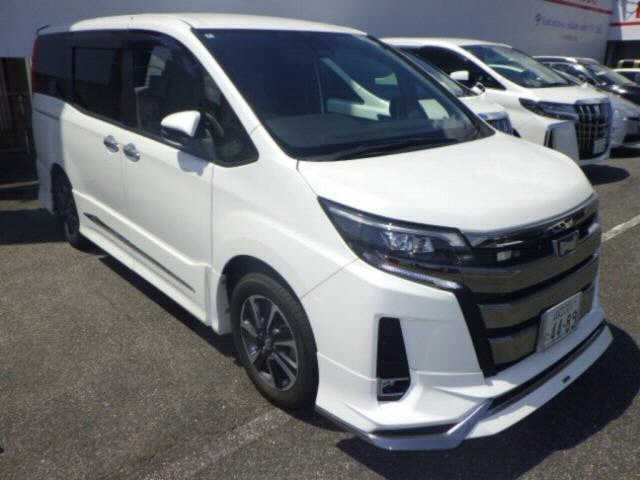 TOYOTA NOAH — фото