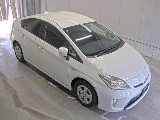 TOYOTA PRIUS — фото