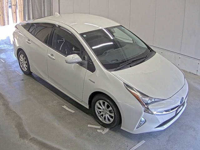 TOYOTA PRIUS — фото