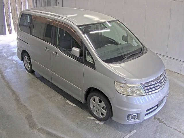 NISSAN SERENA — фото