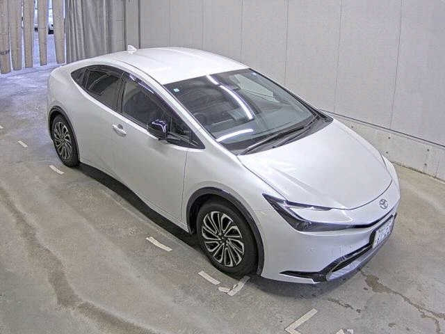 TOYOTA PRIUS — фото