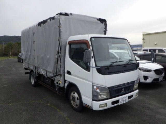 MITSUBISHI CANTER — фото