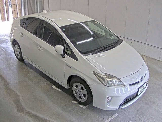 TOYOTA PRIUS — фото
