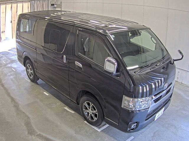 TOYOTA HIACE — фото