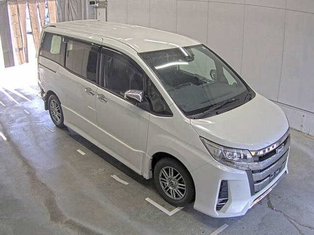 TOYOTA NOAH — фото