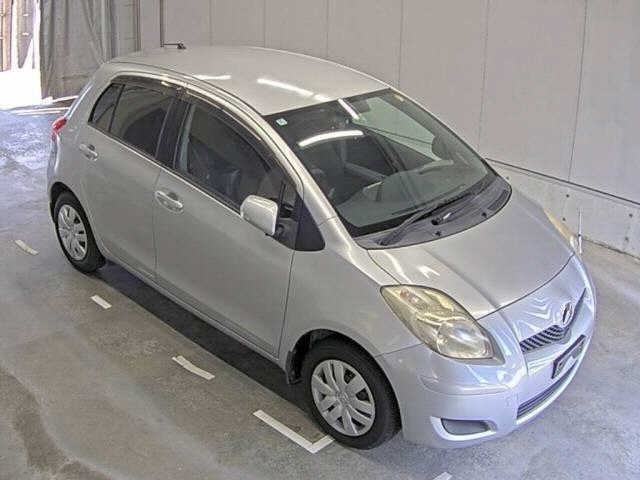 TOYOTA VITZ — фото