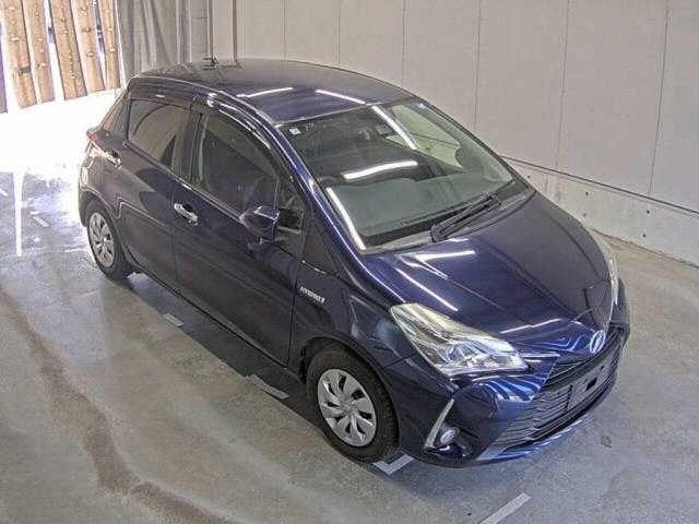 TOYOTA VITZ — фото