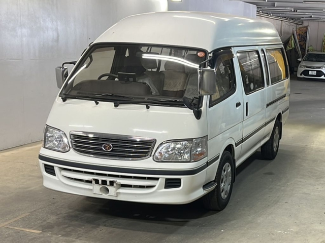 TOYOTA HIACE — фото