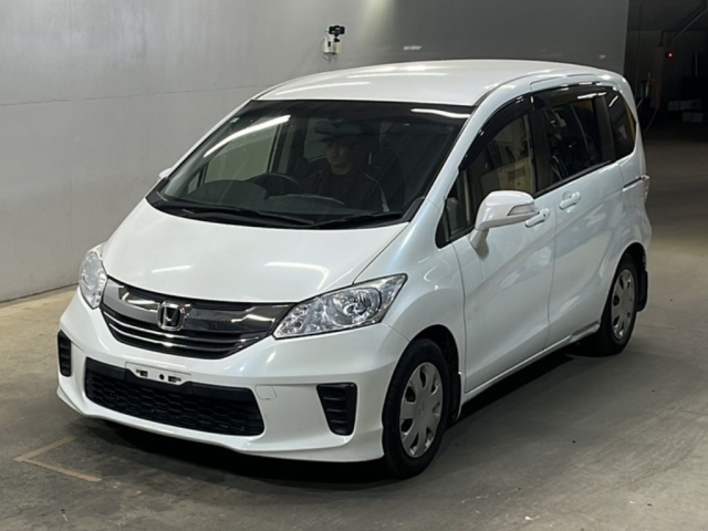 HONDA FREED — фото