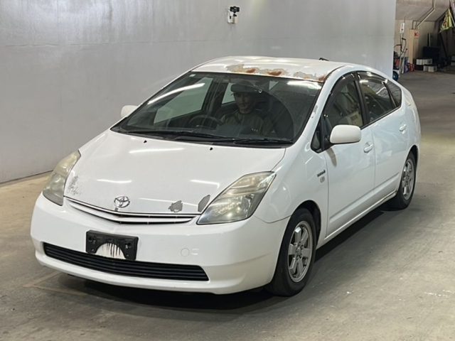 TOYOTA PRIUS — фото
