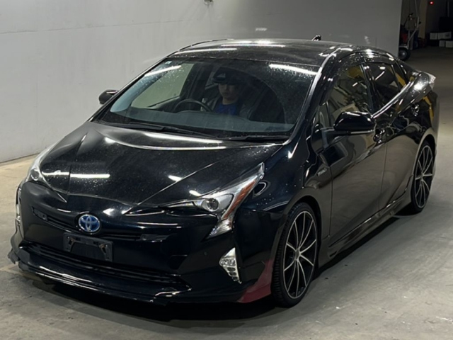 TOYOTA PRIUS — фото