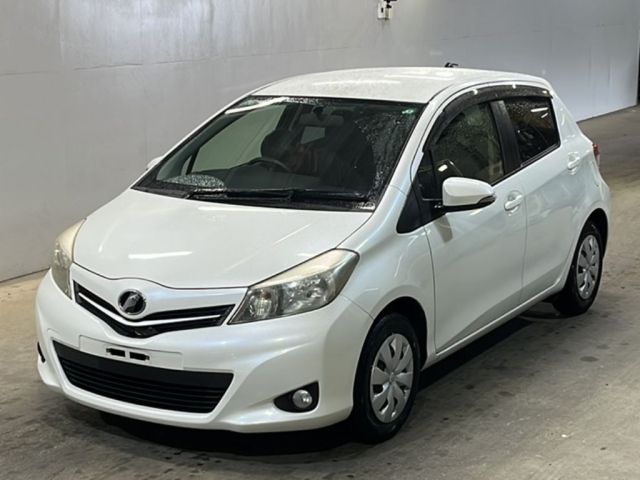 TOYOTA VITZ — фото