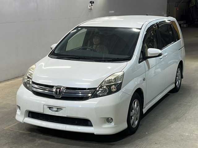 TOYOTA ISIS — фото