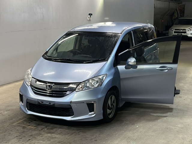 HONDA FREED — фото