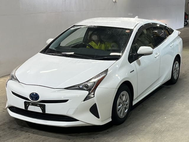 TOYOTA PRIUS — фото