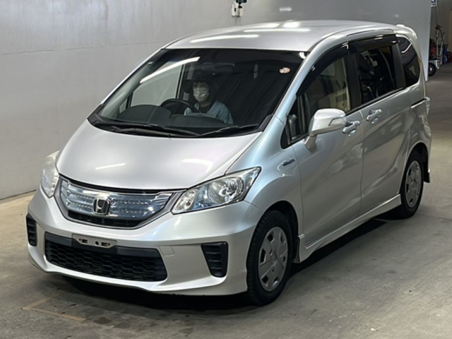 HONDA FREED — фото