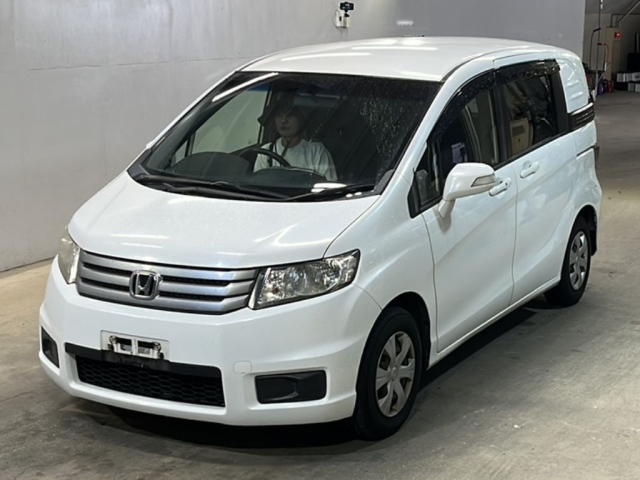 HONDA FREED — фото
