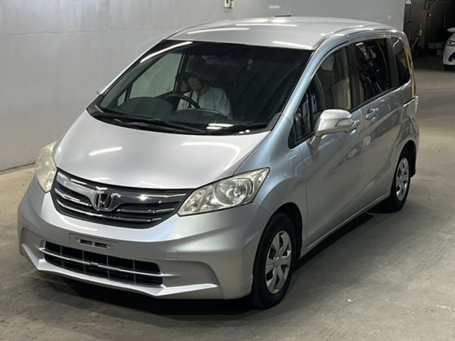 HONDA FREED — фото