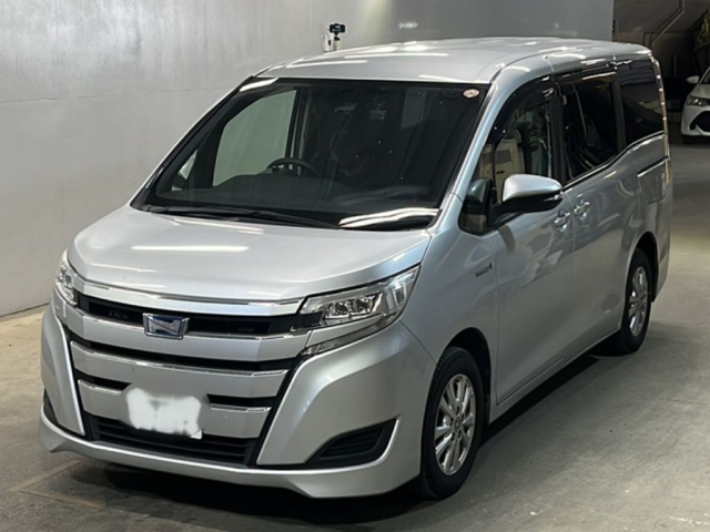 TOYOTA NOAH — фото
