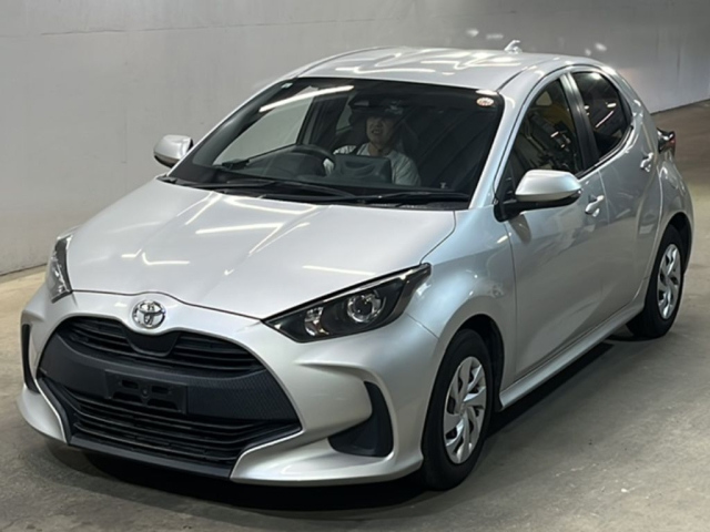 TOYOTA YARIS — фото