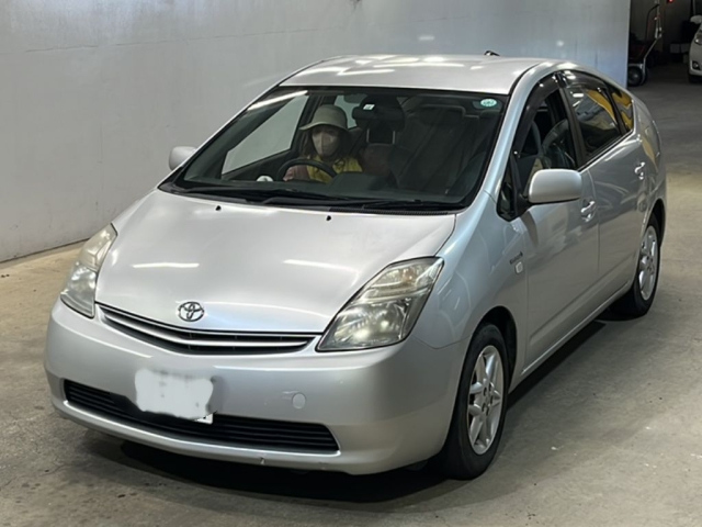 TOYOTA PRIUS — фото