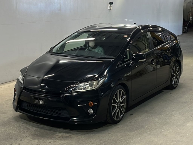 TOYOTA PRIUS — фото
