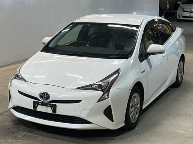 TOYOTA PRIUS — фото
