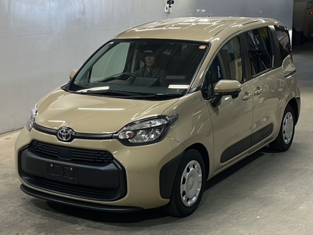 TOYOTA SIENTA — фото
