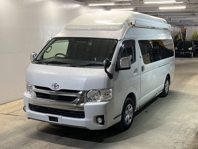 TOYOTA HIACE — фото