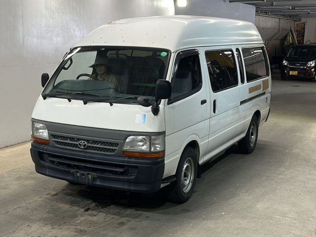 TOYOTA HIACE — фото