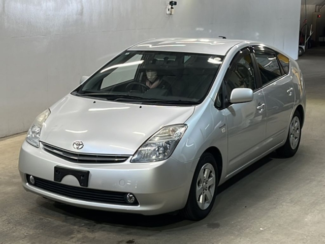 TOYOTA PRIUS — фото