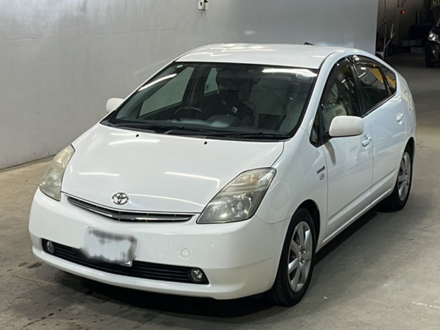 TOYOTA PRIUS — фото