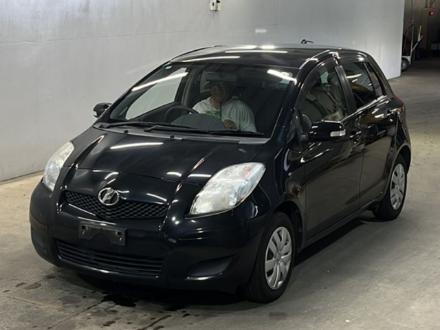 TOYOTA VITZ — фото