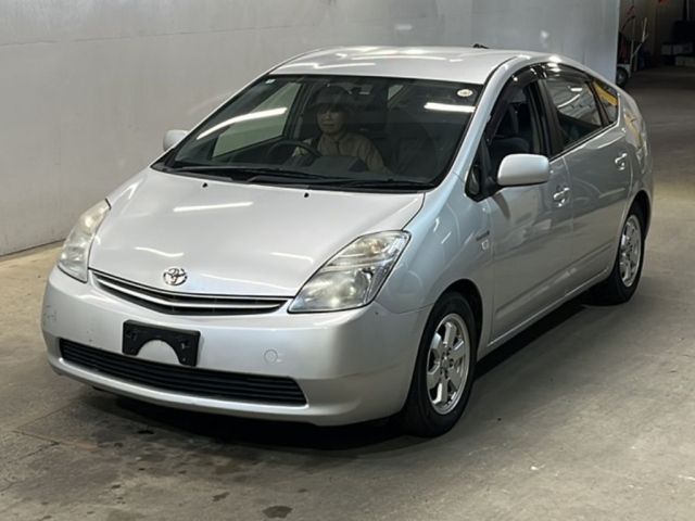 TOYOTA PRIUS — фото