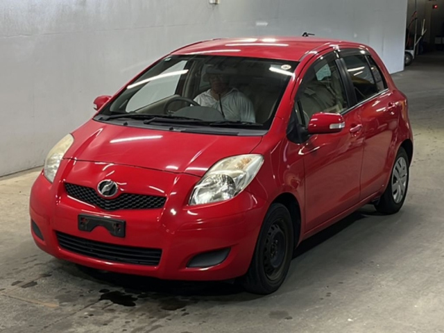 TOYOTA VITZ — фото