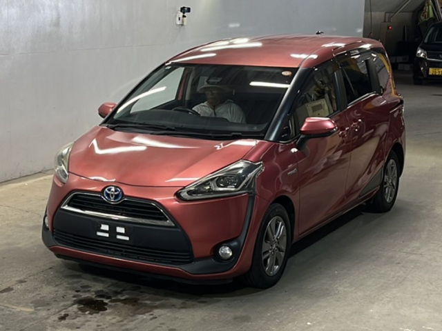 TOYOTA SIENTA — фото