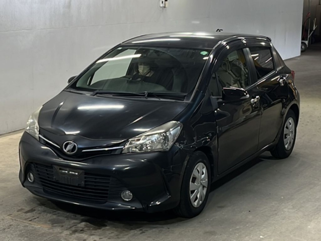 TOYOTA VITZ — фото