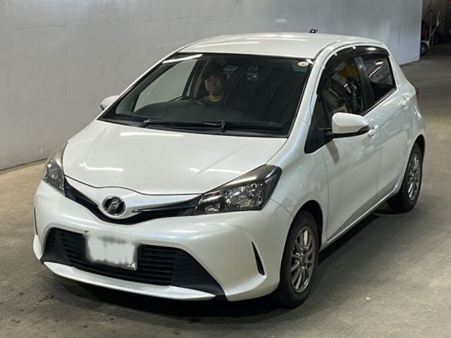 TOYOTA VITZ — фото