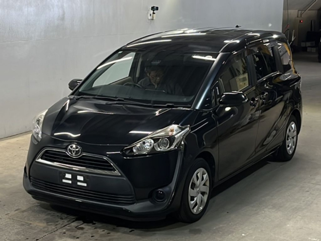 TOYOTA SIENTA — фото