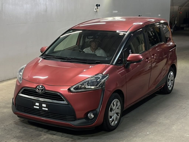 TOYOTA SIENTA — фото