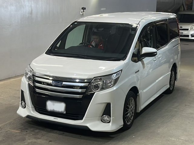 TOYOTA NOAH — фото
