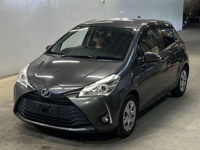 TOYOTA VITZ — фото