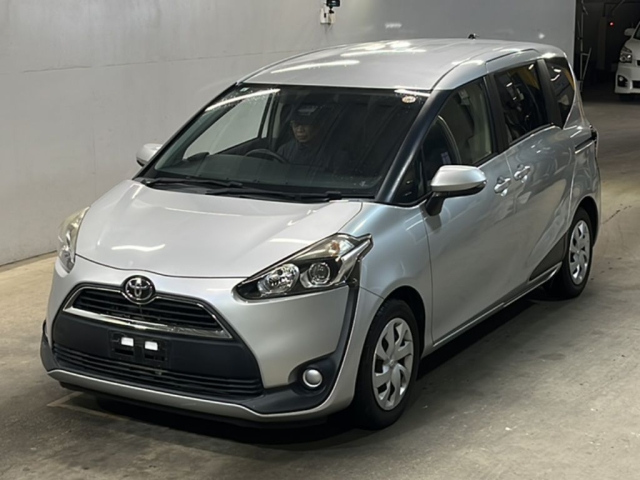 TOYOTA SIENTA — фото