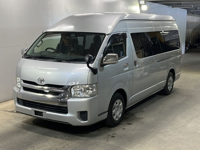 TOYOTA HIACE — фото
