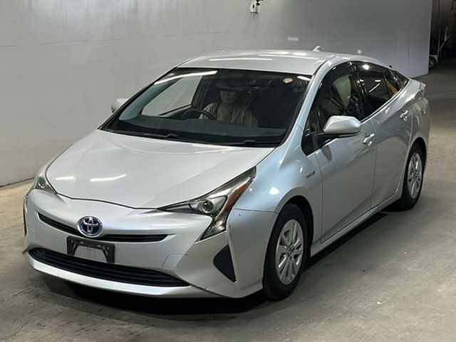 TOYOTA PRIUS — фото