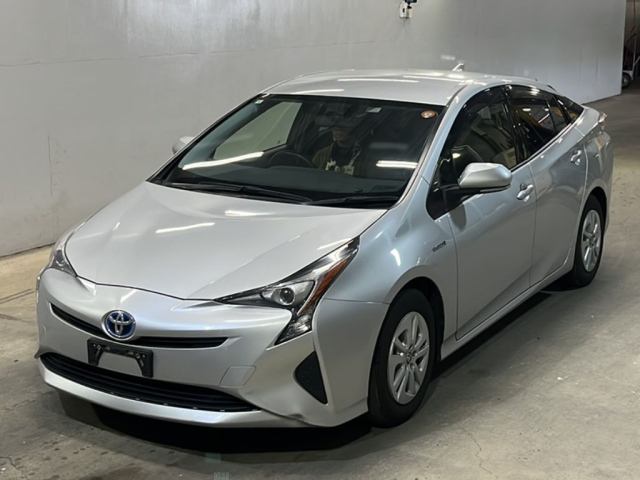 TOYOTA PRIUS — фото