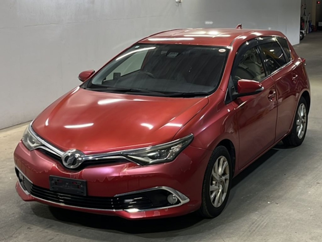 TOYOTA AURIS — фото