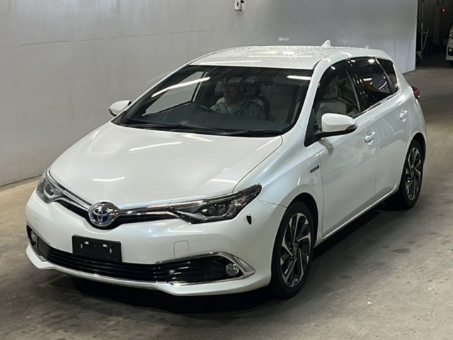 TOYOTA AURIS — фото